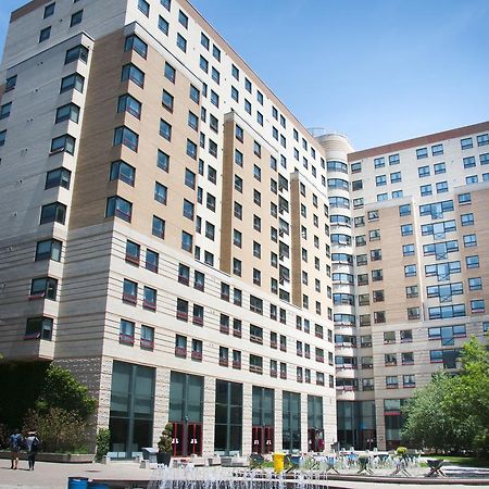 Toronto Metropolitan University- Pitman Hall Residence Екстериор снимка