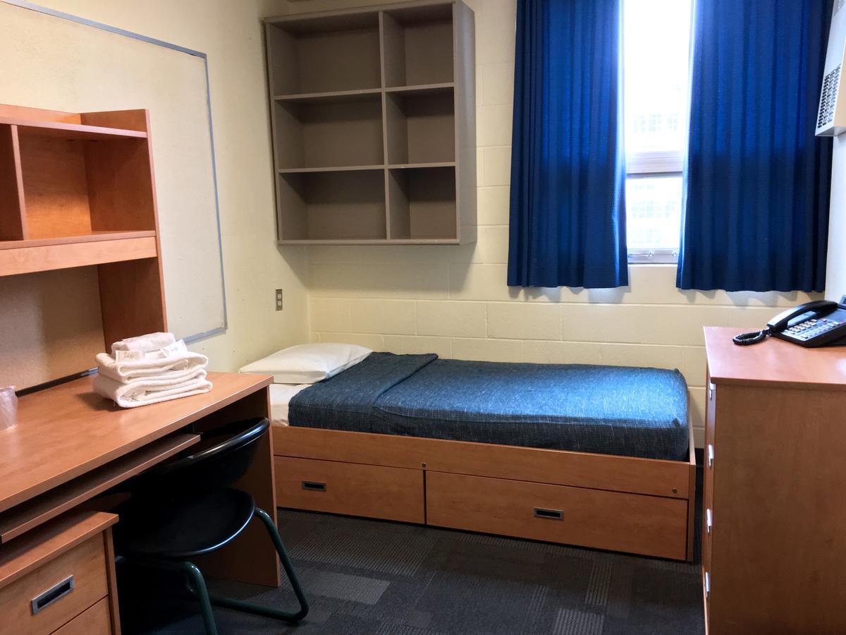 Toronto Metropolitan University- Pitman Hall Residence Екстериор снимка
