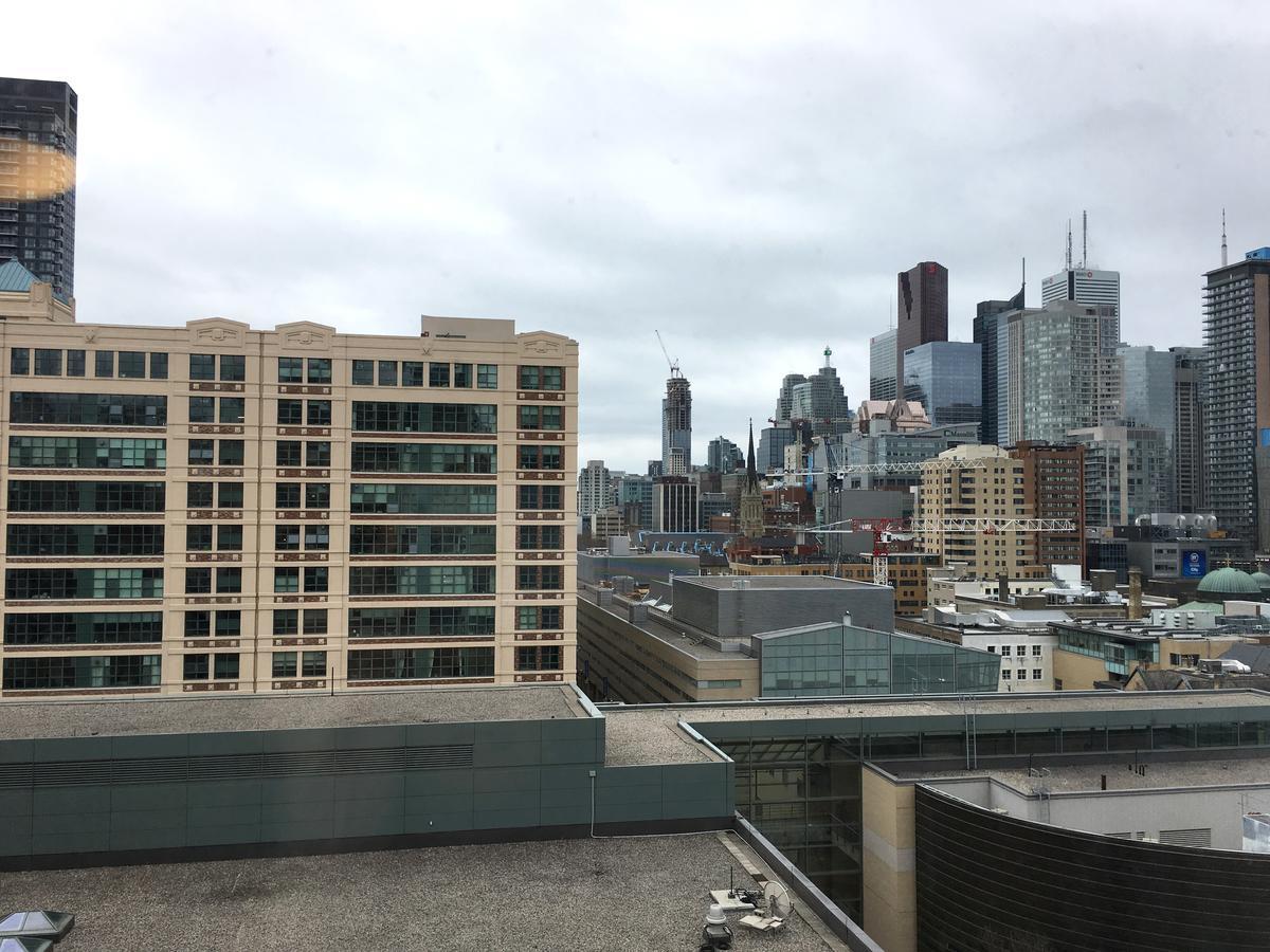 Toronto Metropolitan University- Pitman Hall Residence Екстериор снимка