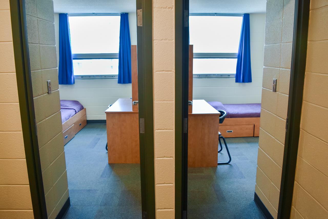 Toronto Metropolitan University- Pitman Hall Residence Екстериор снимка