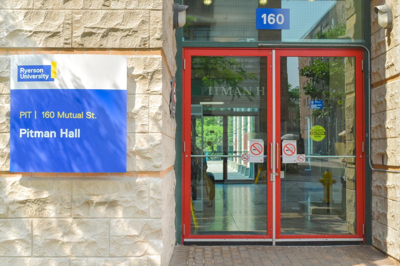 Toronto Metropolitan University- Pitman Hall Residence Екстериор снимка