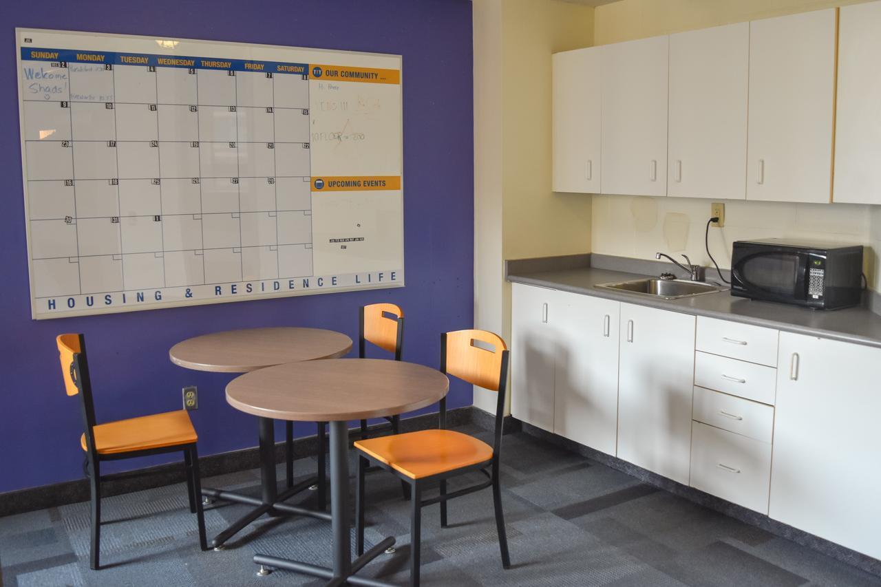 Toronto Metropolitan University- Pitman Hall Residence Екстериор снимка